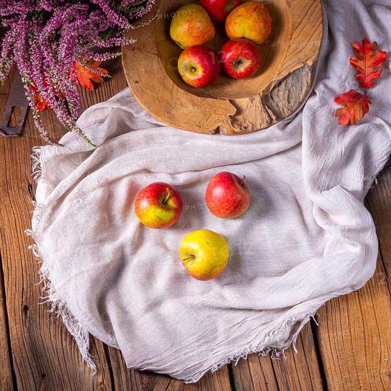 Freshly picked apples in a fruit bowl