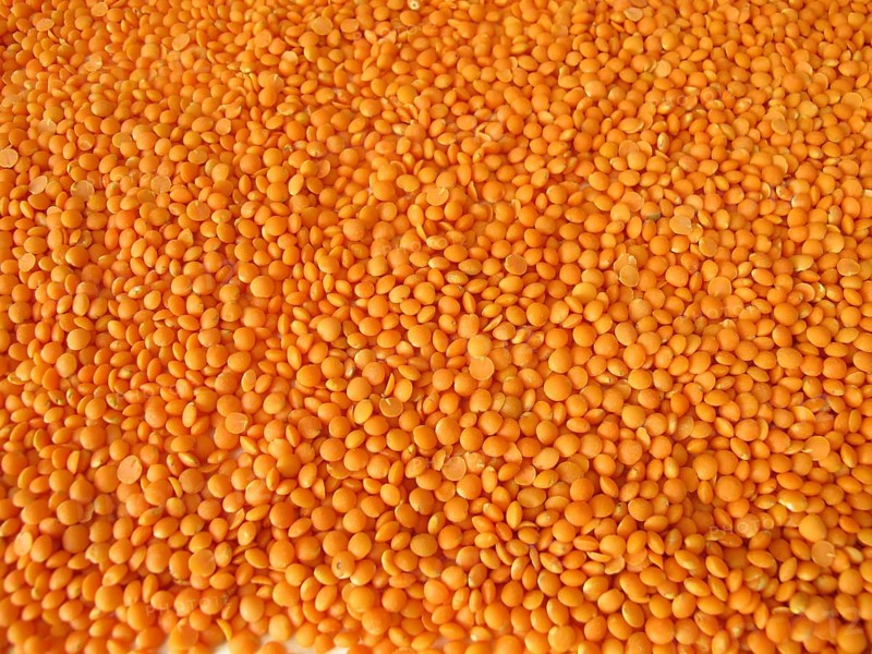 Spread the red lentils over a wooden board