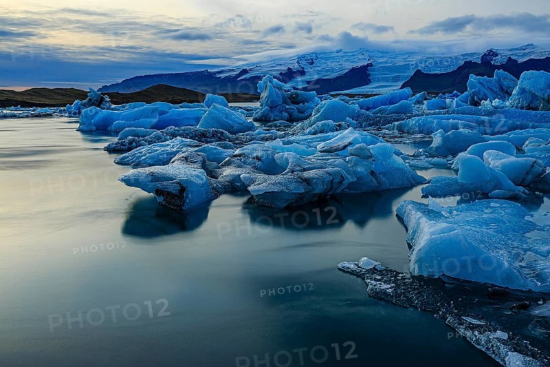 Jökulsarlon glacier lagoon, icebergs with glacier, Vatnajökull National Park, Hornafjörður, South Iceland Iceland