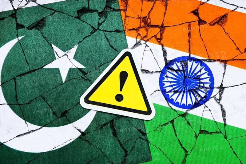Danger sign with exclamation mark on the flags of Pakistan and India, symbolic photo Kashmir conflict, photomontage