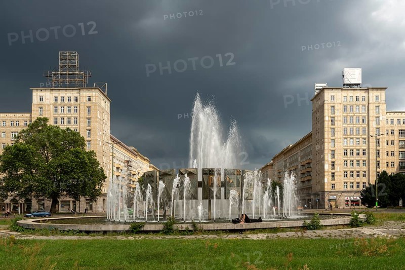 Berlin, Karl-Marx-Allee (formerly Stalinallee), 2nd construction phase 1951-1958, tower buildings on Strausberger Platz, built by Hermann Henselmann