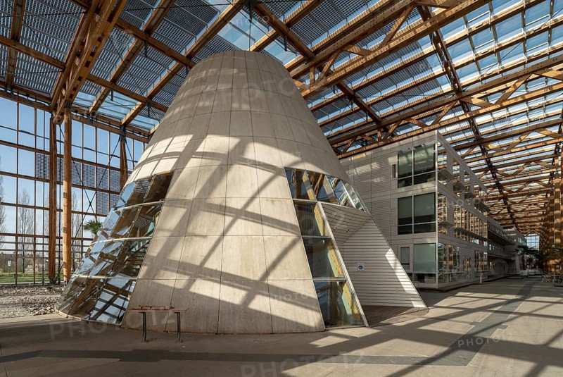 Herne, Akademie Mont-Cenis, advanced training academy of the state of North Rhine-Westphalia, built in 1994 by the architectural firm HHS Planer + Architekten AG and Jourda & Perraudin (Francoise Helene Jourda and Gilles Perraudin), glass climate envelope with built-in fittings
