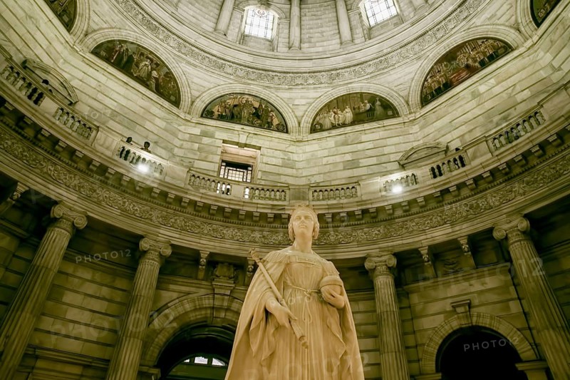 Queen Victoria statue, Victoria Memorial Interior, Kolkata, West Bengal, India, Asia