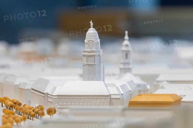 The two divisions, Urban Development, Construction, Transport and Real Estate and Environment and Climate, Law and Order, with their offices, as well as the Office for Economic Development, are moving into the new administrative building of the state capital of Dresden. For the duration of the refurbishment of the New City Hall, the Lord Mayor and parts of his department will also use space in the City Forum, Dresden, Saxony, Germany, Europe