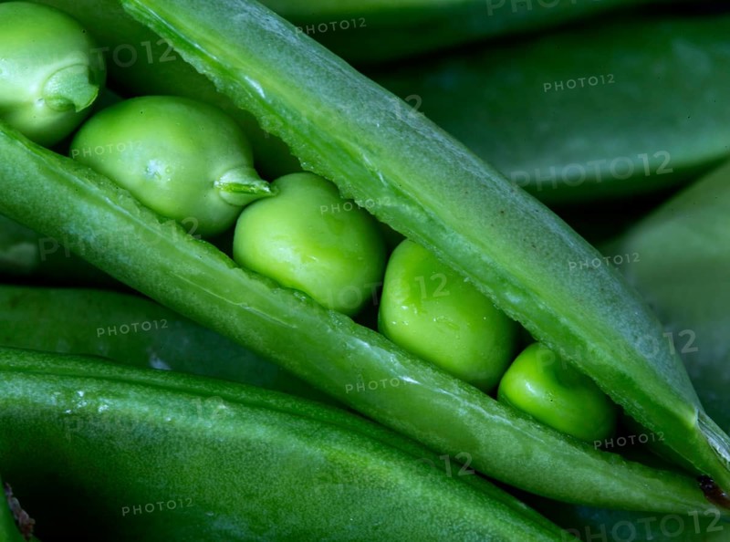 Close Up Peas pod green vegetable macro angle