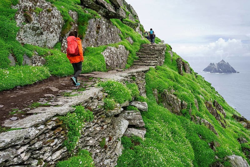 Visitors on the steep path up to the monastery, Skellig Michael island, Mainistir Fhionáin (St. Fionan?s Monastery), county Kerry, Ireland, United Kingdom, Europe