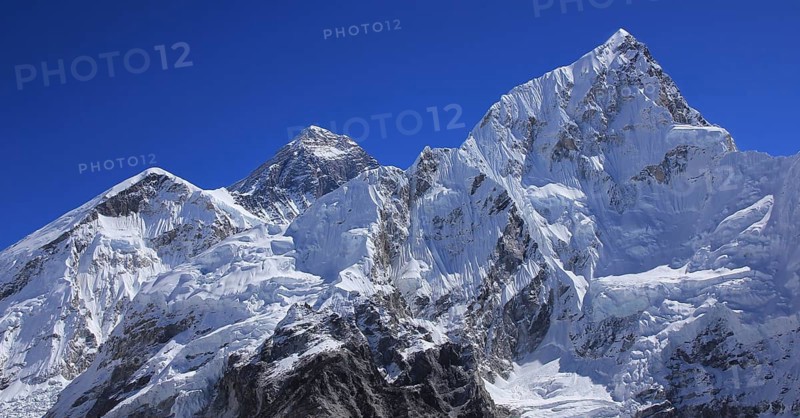 Very clear blue sky over Mount Everest and Nuptse