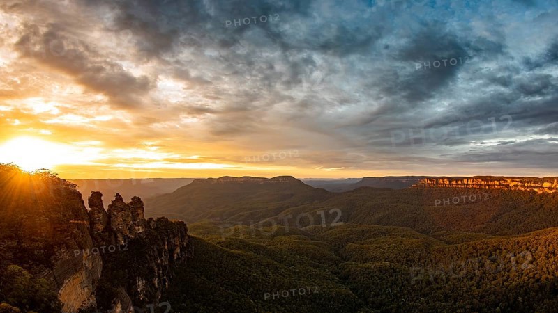 An image of the Three Sisters Blue Mountains Australia at sunrise