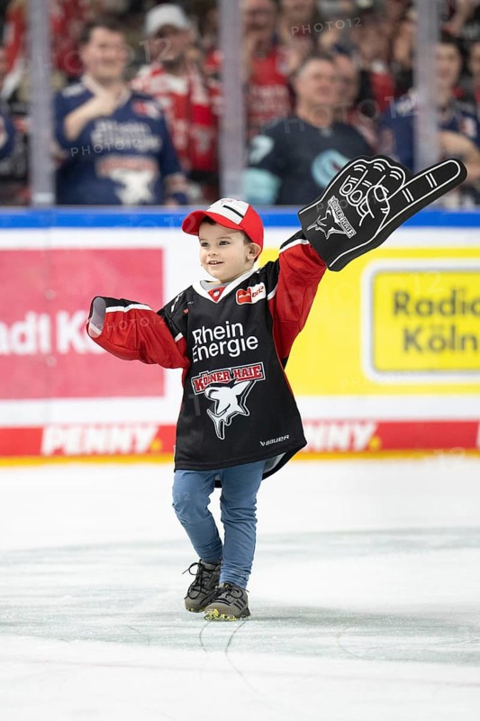 LanxessArena, Cologne, North Rhine-Westphalia, Julius Hudacek (Cologne Sharks, #35), PENNY DEL, Cologne Sharks-Fischtown Penguins on 07/03/2025 at the LanxessArena in Cologne Germany
