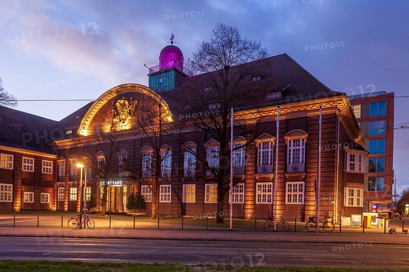 Hotel Courtyard by Marriott Bremen at dusk, Bremen, Germany, Europe