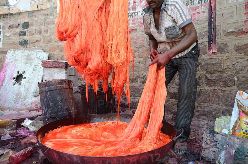 Man dyeing silky thread, jodhpur, rajasthan, india, asia