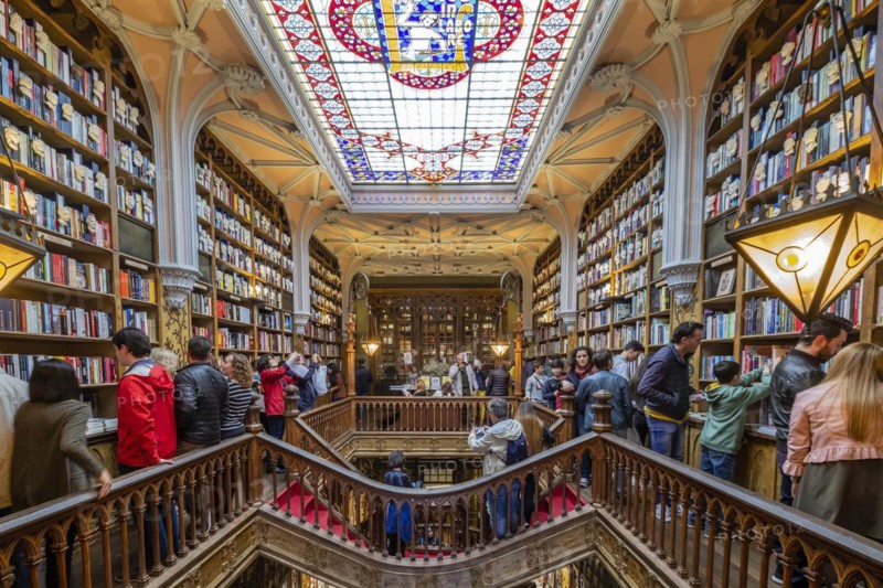 Librería Lello (Livraria Lello), también conocida como Librería Lello e Irmão (Livraria Lello e Irmão) o Librería Chardron, Oporto, Portugal, Europe