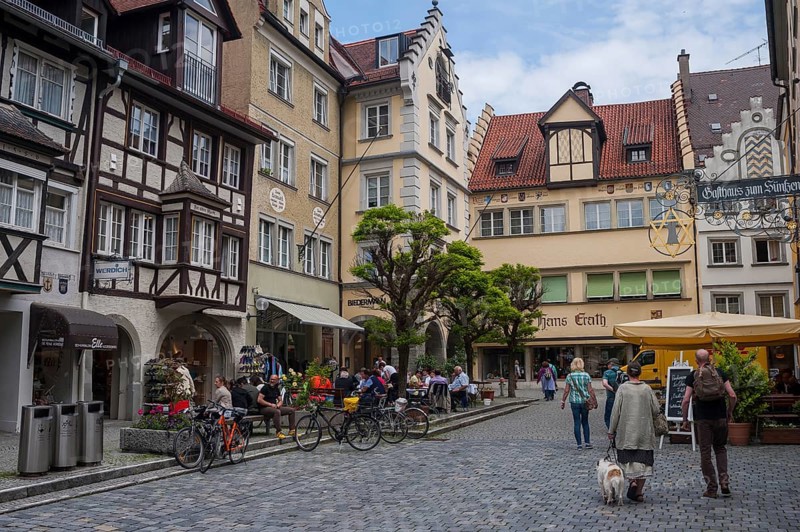 02.06.2016, Lindau, Germany, Europe, People stroll through the pedestrian zone in the old town of Lindau, Europe