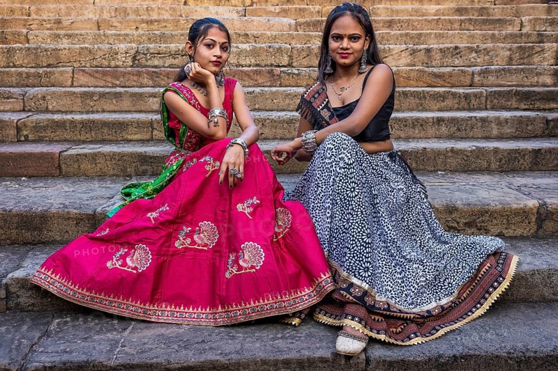 Young woman in traditional India clothes, Gujarat, India, Asia
