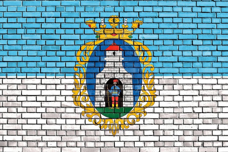 Flag of Kiskunfelegyhaza painted on brick wall