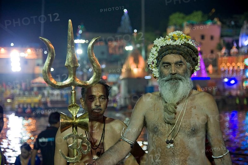 Naga sadhu going to take holy dip on kshipra river, madhya pradesh, india, asia