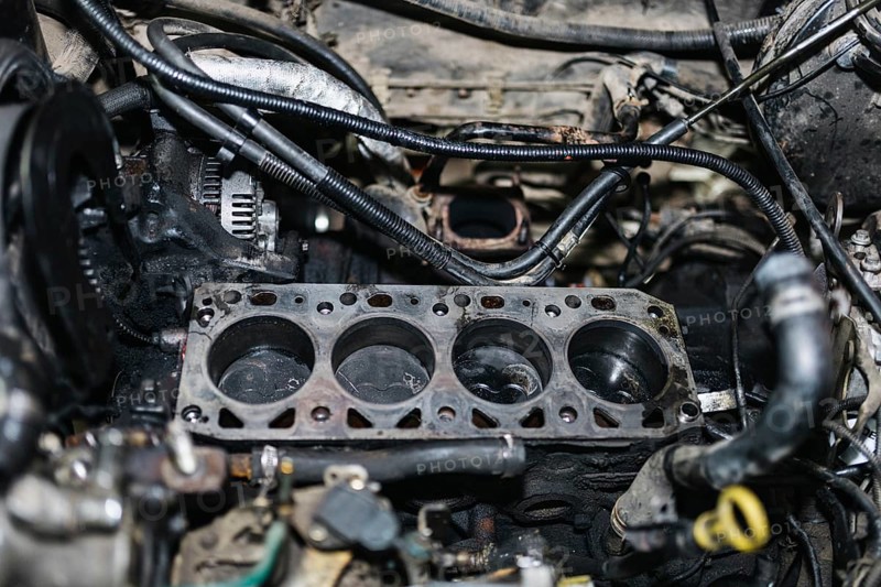 Car engine cylinder block repair cylinder head gasket replacement
