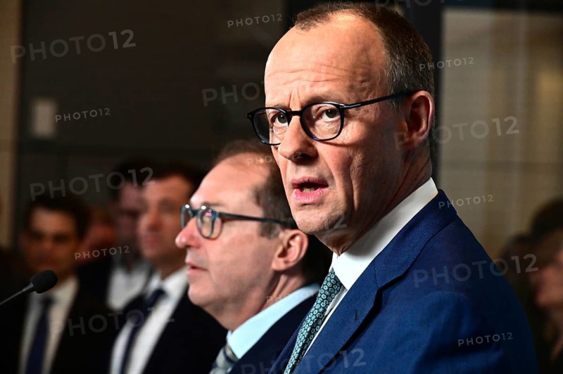 Friedrich Merz (CDU) Tuesday statement 28 January mainly on the topic of migration. in the background Alexander Dobrindt