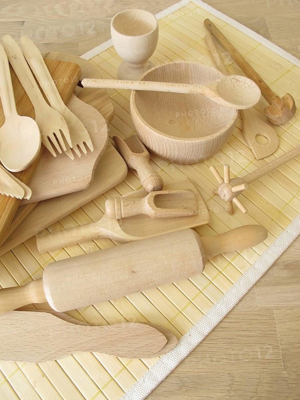Plastic-free kitchen utensils made from wood