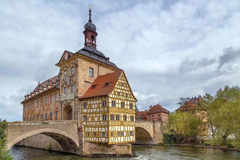 Old town hall (Altes Rathaus) (1386), built in the middle of the Regnitz river, accessible by two bridges, Germany, Europe