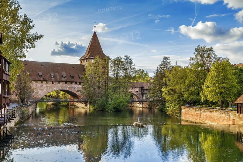 Pedestrian chain bridge (Kettensteg) and the medieval city wall behind it, Nuremberg, Germany, Europe
