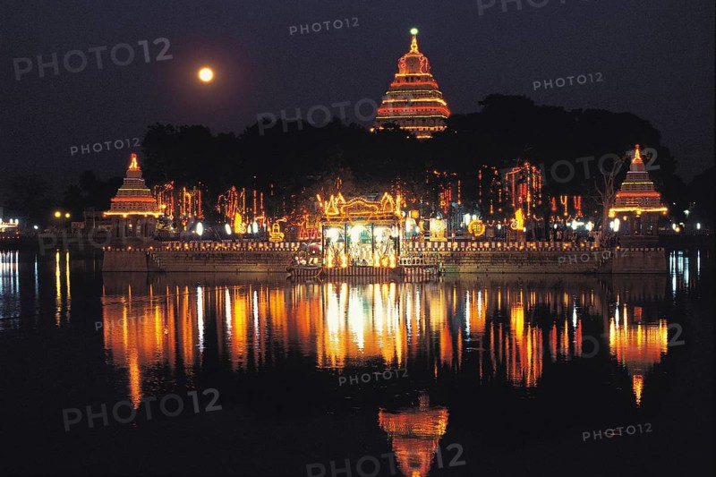 Illuminated, teppakulam mariamman temple, madurai, tamil nadu, india, asia