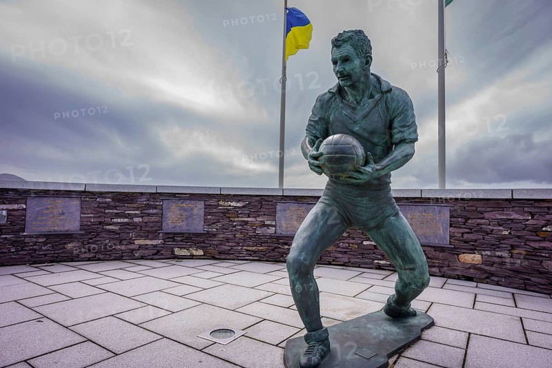 Bronze statue of Mick O'Dwye Irish sporting champion, County Kerry, Waterville, Ireland, United Kingdom, Europe