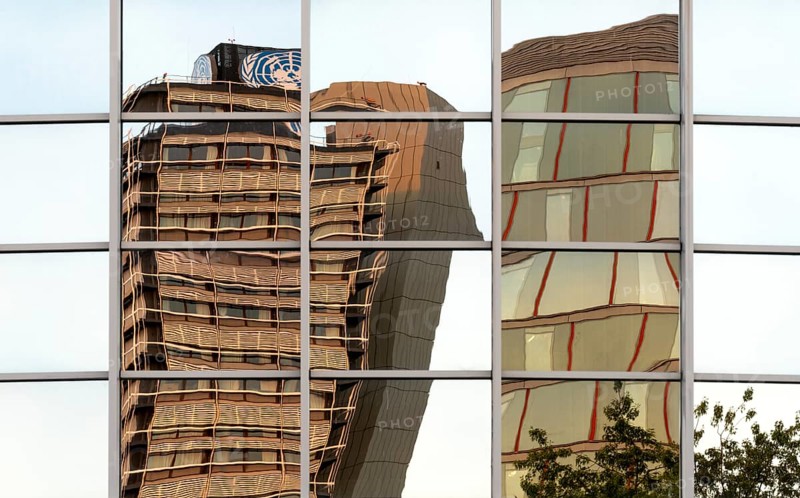 Bonn, government district (federal district, parliamentary district), Langer Eugen tower block as a reflection in the façade of the former Pedagogical Academy