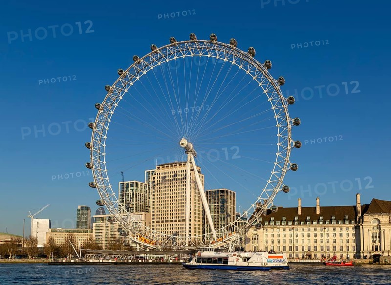 The London Eye ferris wheel, the Millennium Wheel, South Bank, River Thames, London, England, UK