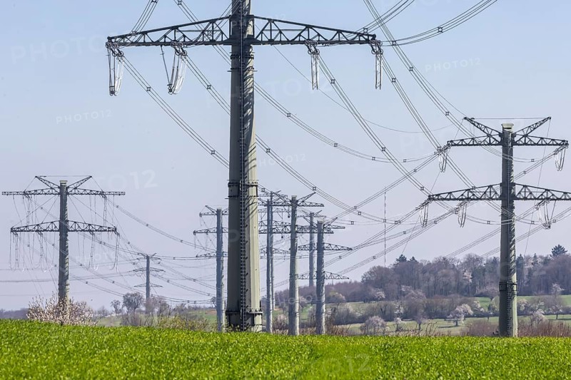 New power line from Birkenfeld to Ötisheim in the Enzkreis district. 14 kilometre long 380 kV line of the transmission system operator TransnetBW for a secure power supply. Pilot section for a new pylon technology with 18 solid-wall pylons. Pforzheim, Baden-Württemberg, Germany, Europe