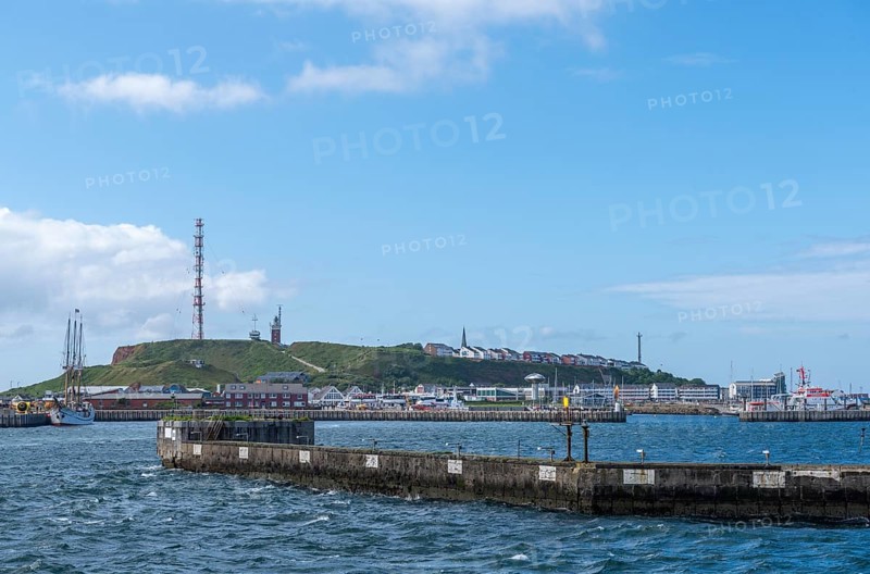 View of the offshore island of Heligoland from the outer harbour, cliff edge, Hlegoländer Oberland, quay wall, North Sea, Pinneberg district, Heligoland, Schleswig-Holstein, Germany, Europe