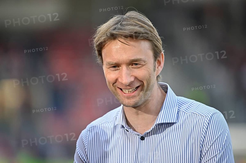 Managing Director Sport Simon Rolfes Bayer 04 Leverkusen Portrait smiles Voith-Arena, Heidenheim, Baden-Württemberg, Germany, Europe