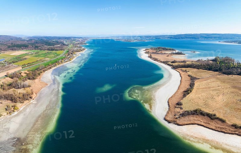 Aerial view, panorama of the Markelfinger Winkel in western Lake Constance, on the right the Mettnau peninsula, on the left the shore of Lake Constance near Markelfingen at low tide with the island of Reichenau on the horizon, district of Constance, Baden-Württemberg, Germany, Europe
