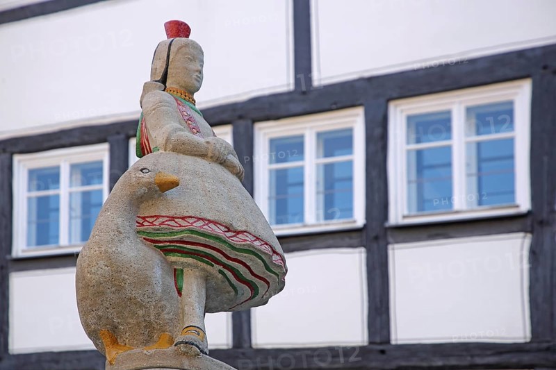 Schwälmer fountain with Little Red Riding Hood and goose figure, Gänseliesel, fairy tale figure, traditional traditional costume, skirt, detail, Alsfeld, Vogelsberg, Hesse, Germany, Europe