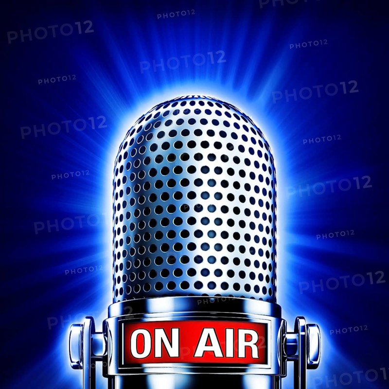 High resolution rendering of a microphone with a on air icon