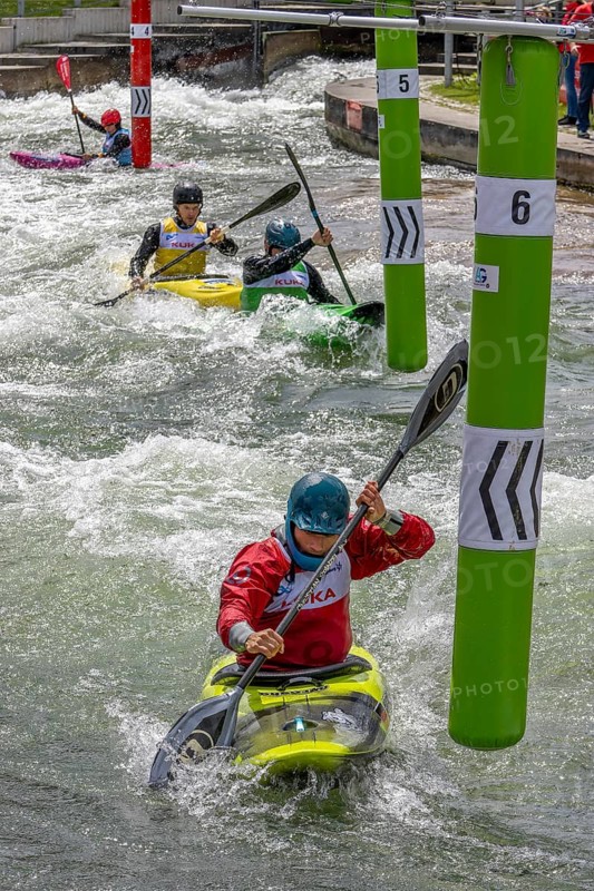 Kayak competition on the Augsburg ice canal with kayak paddlers, kayak, Augsburg, Swabia, Bavaria, Germany, Europe