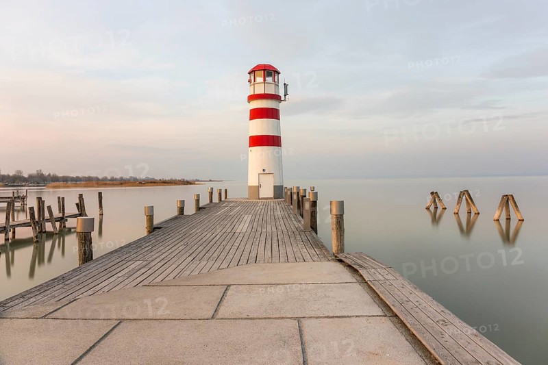 Leuchtturm im Morgenlicht, Langzeitbelichtung, Podersdorf am See, Neusiedlersee, Burgenland, Österreich