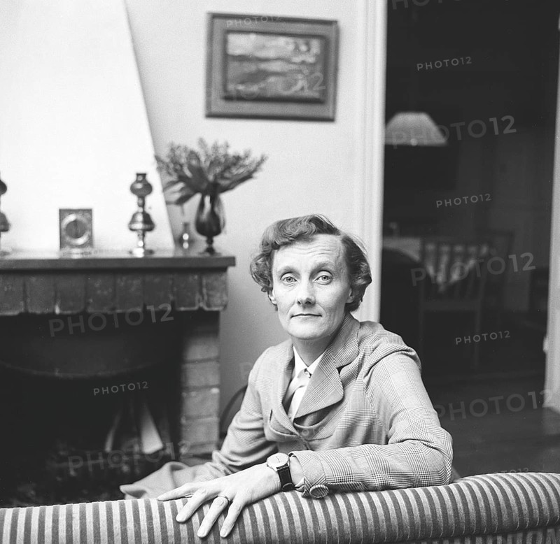 Astrid Lindgren. Swedish author of childrens books, songs and novels. Born 14 november 1907 - 28 january 2002. Internationally famous for the books featurings Pippi Longstocking, Emil of Lönneberga, Karlsson-on-the-roof and the Six Bullerby children. 2017 she was calculated to be the world's 18th most translated author. Roughly 167 million of her books was sold worldwide 2010. Pictured at home in her apartment on Dalagatan 46, 1955. ref BV51-2