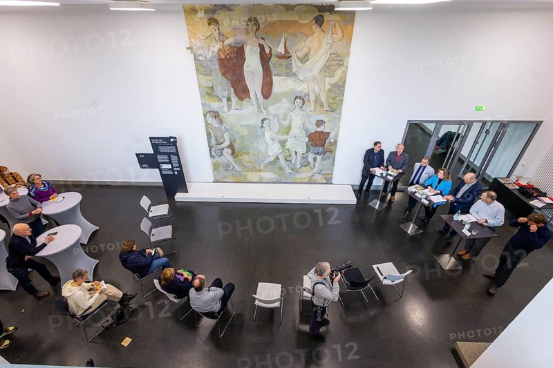 The partial uncovering of the early work in the Deutsches Hygiene-Museum has been completed In the south stairwell foyer of the Deutsches Hygiene-Museum, the large-format mural Lebensfreude (Joy of Life) was created in 1956, with which the then 24-year-old Gerhard Richter completed his studies at the Dresden Academy of Fine Arts. This diploma work, measuring around 63 square metres, was painted over in 1979 and then largely forgotten. After two smaller windows had already been opened in the 1990s, a central section of this historically significant work of art has been uncovered since February 2024 with Gerhard Richter's consent. The result of this complex restoration project can now be viewed. The uncovering was a joint project of the Deutsches Hygiene Museum and the Wüstenrot Foundation in co-operation with the Dresden University of Fine Arts. The accompanying educational measures were supported by the Ernst von Siemens Art Foundation through a