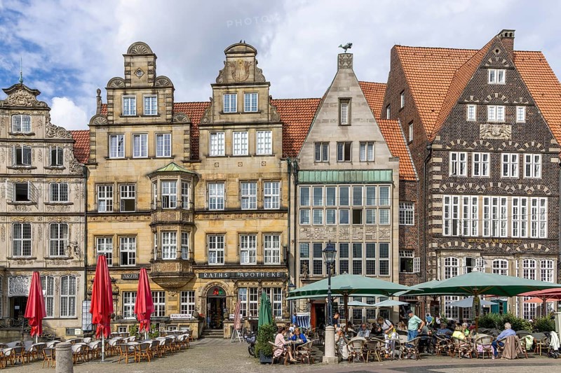 Colourful old guild houses on the market square in the historic old town of Bremen, Hanseatic City of Bremen, Germany, Europe