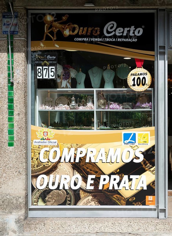 Frontage and shop window buying and selling gold and silver, Guimaraes, Portugal, Europe