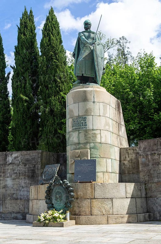 Statue Dom Afonso Henriques 1109-1185 first king of Portugal, Guimaraes, northern Portugal, Europe by António Soares dos Reis