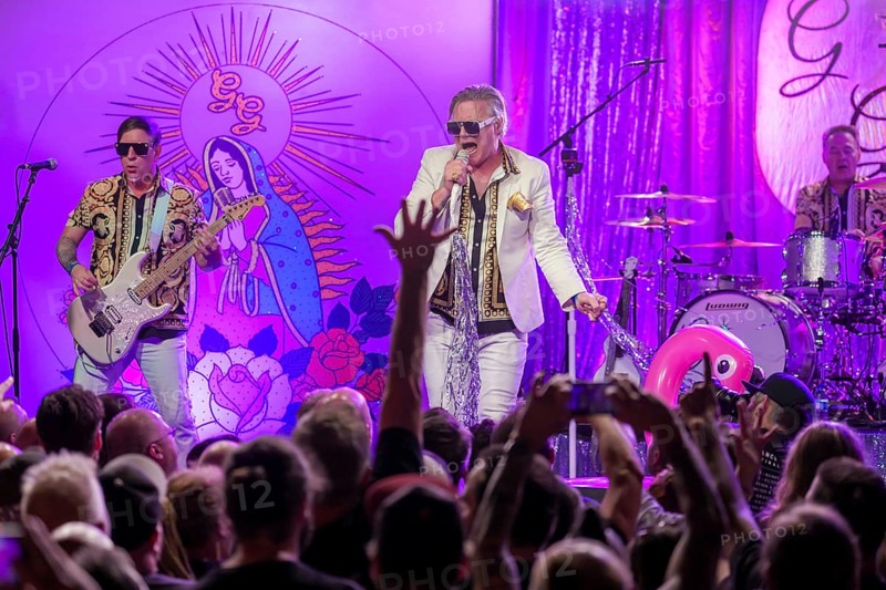 Jake Kiley (guitarist) and Spike Slawson (singer) from Me First and the Gimme Gimmes live at SO36, Berlin, 04.06.2025