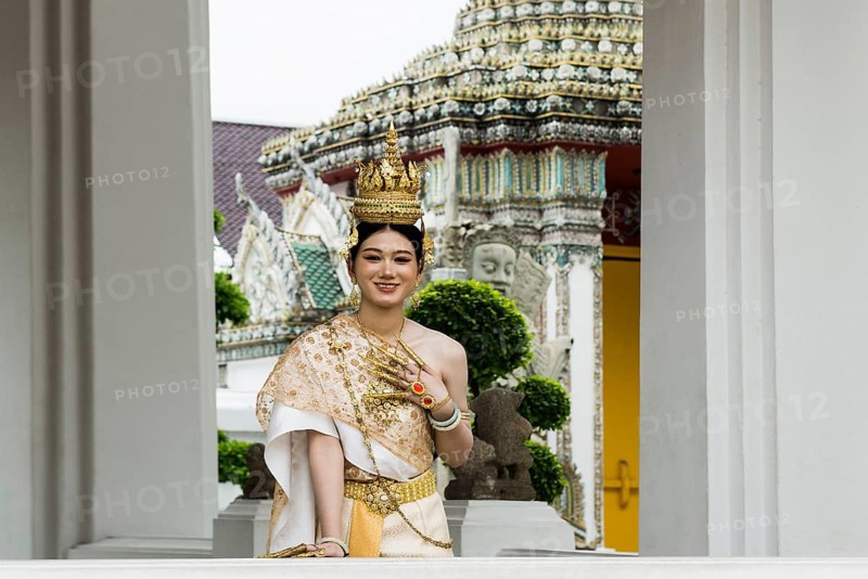 Thai traditionally and festively dressed young woman, Wat Pho, Bangkok, Thailand, Asia