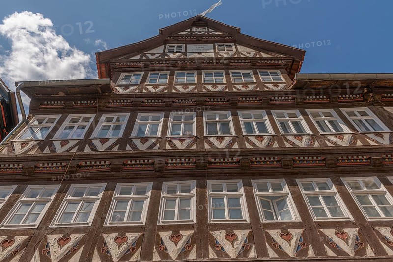 The Bürgersche Haus from 1639, symmetrical half-timbered house with attached dwarf house, Bad Sooden, Allendorf, Allendorf district, historic old town under monument protection, Kirchstrasse 29, most important half-timbered house, decorations, hearts, blue sky, clouds, Werra-Meissner district, Hesse, Germany, Europe