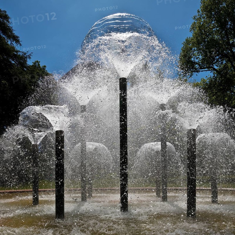 Water bell fountain in the spa gardens, Bad Homburg vor der Höhe, Hesse, Germany, Europe
