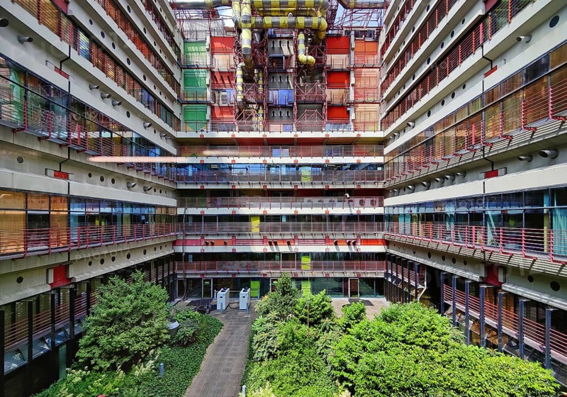 RWTH Aachen University Hospital, inner courtyard, technical modernism, visible building technology on reinforced concrete skeleton construction, North Rhine-Westphalia, Germany, Europe