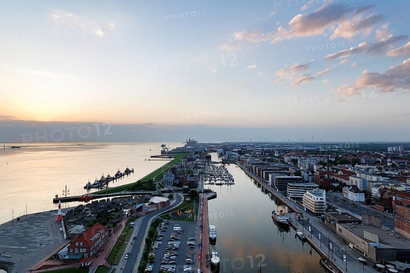 View from above of Seebäderkaje, Weser estuary, harbour basin, New Harbour and Havenwelten, dusk, Bremerhaven, Bremen, Germany, Europe