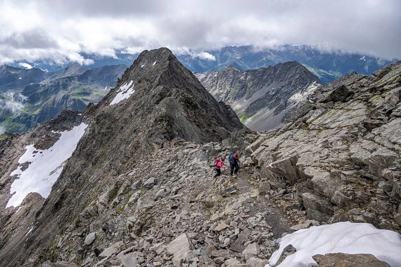 Hikers on the ascent to the Lasörling, Lasörling High Trail, Lasörling Group, Hohe Tauern National Park, East Tyrol, Tyrol, Austria, Europe