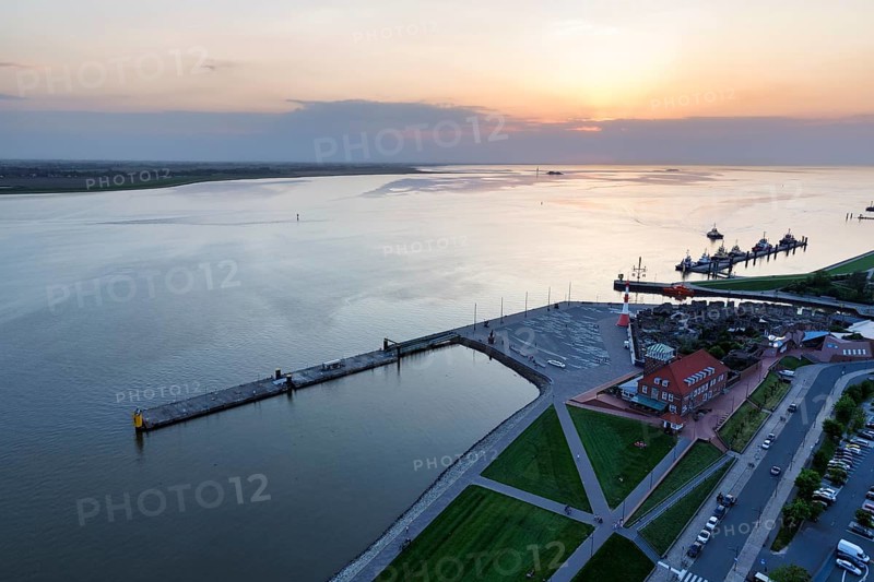 View from above of Seebäderkaje, Weser estuary and harbour worlds, dusk, Bremerhaven, Bremen, Germany, Europe